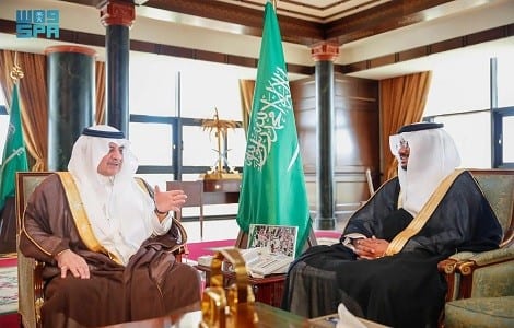 أمير تبوك يتسلّم التقرير السنوي لأعمال فرع وزارة البيئة والمياه والزراعة بالمنطقة