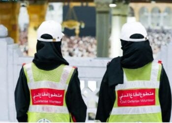 يساهمون في الخير.. متطوعو الدفاع المدني يشاركون في خدمة ضيوف الرحمن