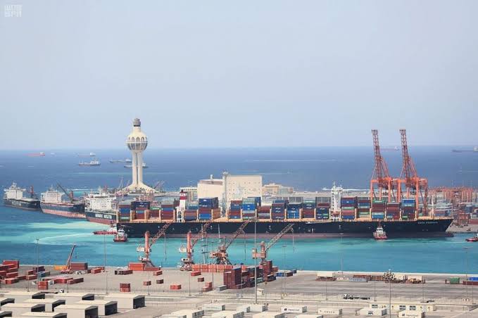 موانئ السعودية توسّع شبكتها البحرية بخدمتين جديدتين لتعزيز التجارة العالمية (إنفو جراف)