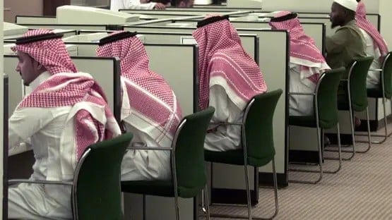 سوق العمل السعودي.. أرقام قياسية في التوطين والاستثمار وتمكين المرأة (إنفو جراف)