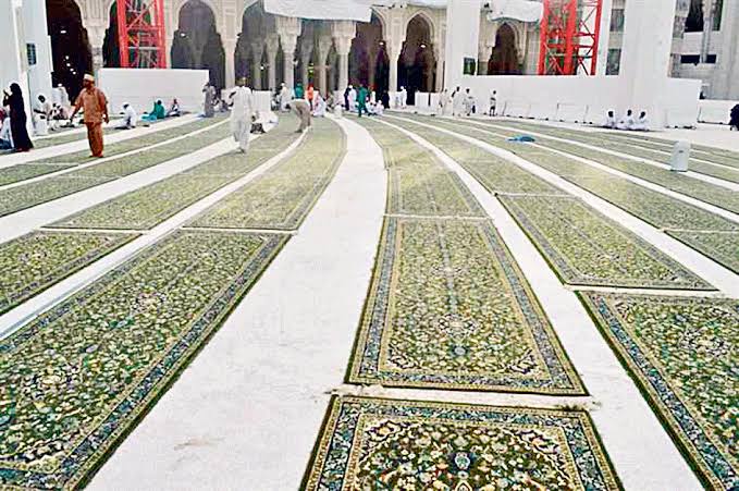 سجاد المسجد الحرام.. فخامة في الصناعة وخدمة لضيوف الرحمن