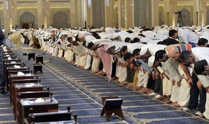 موعد أذان المغرب ومواقيت الصلاة اليوم 18 رمضان في السعودية