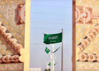 أمانة القصيم تزين الطرق والميادين بمناسبة يوم العلم