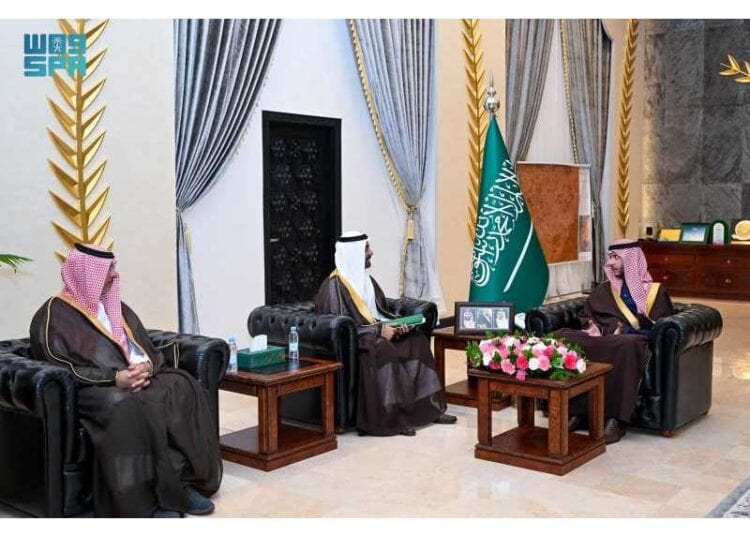 الأمير سعود بن نهار يلتقي مدير فرع وزارة الصحة لبحث الخدمات الصحية بالمحافظة
