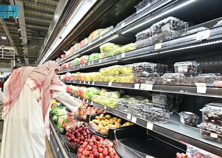 أسواق جازان تشهد إقبالًا كثيفًا مع حلول شهر رمضان