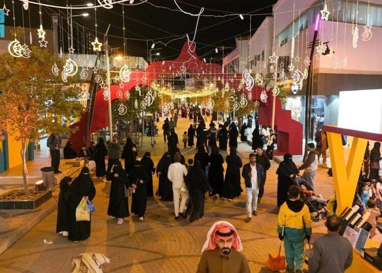 مهرجان “وسط البلد” بحائل يستقبل آلاف الزوار بأجواء رمضانية شعبية مضيئة