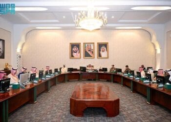 محافظ الطائف يطلع على أنشطة جمعية الورد والنباتات العطرية