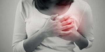 النساء أكثر عرضة للإصابة بأمراض القلب.. تعرف على أهم 3 أسباب