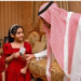 العيدية: عادة موروثة تعزز السعادة والترابط الأسري