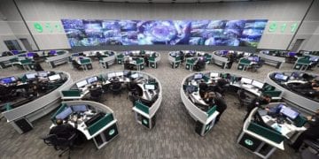 32 مليون اتصال خلال عام.. كيف يحقق مركز 911 إنجازات غير مسبوقة؟