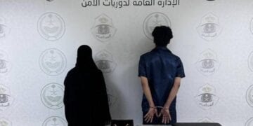 «استولوا على أموال واستبدالها بعملات مزيفة».. القبض على مواطن ووافدة لانتحالهما صفة وارتكاب حوادث جنائية