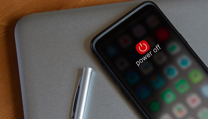 خبيرة تكنولوجيا توصي بإعادة تشغيل الهواتف الذكية أسبوعياً.. تعرف على السبب؟