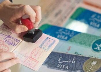 «عقوبات المخالفة 15 ألف ريال».. طريقة تمديد تأشيرة زيارة السعودية إلكترونيًا والرسوم المقررة