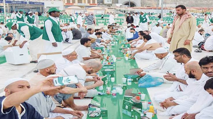 توزيع 24 مليون وجبة إفطار صائم خلال شهر رمضان بالحرمين الشريفين