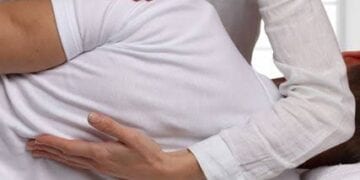 لا تغامر بظهرك.. ”طق الأبهر” راحة مؤقتة بثمن صحي باهظ