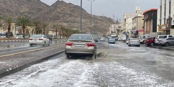 أمطار متفرقة على عدة مناطق بالمملكة وتحذيرات من “الأرصاد” بسبب التقلبات الجوية