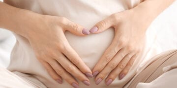 معاناة الحمل في الشهور الأخيرة.. استشارية تكشف طرقاً فعالة لتخفيفها