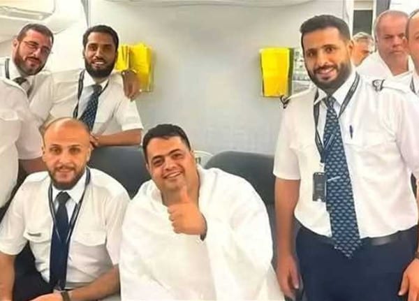 رفضوا سفره فعادت الطائرة له مرتين.. قصة حاج ليبي تثير تفاعلا على مواقع التواصل