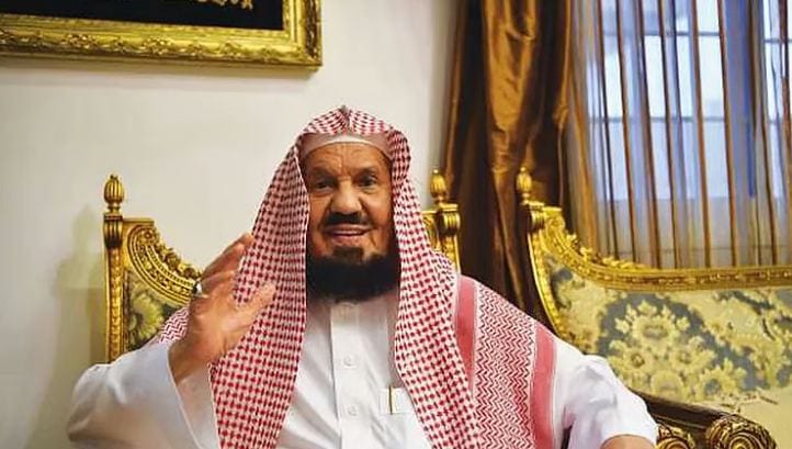 عضو هيئة كبار العلماء والمستشار في الديوان الملكي، الشيخ عبدالله المنيع