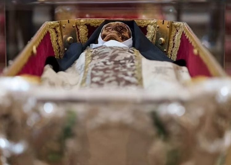 قصة جسد لم يتحلل منذ 440 عامًا