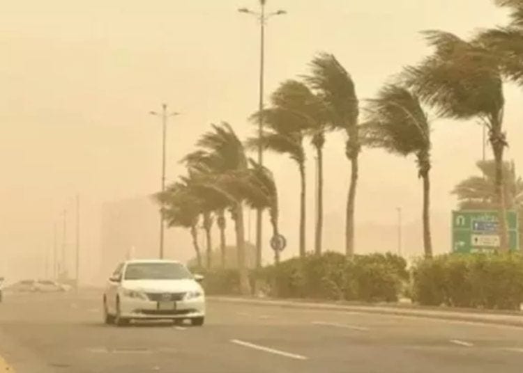 رياح مثيرة للغبار وأمطار رعدية اليوم في مناطق متعددة بالسعودية