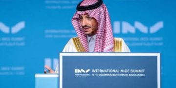 وزير السياحة أحمد الخطيب خلال حديث عن مستقبل السياحة السعودية