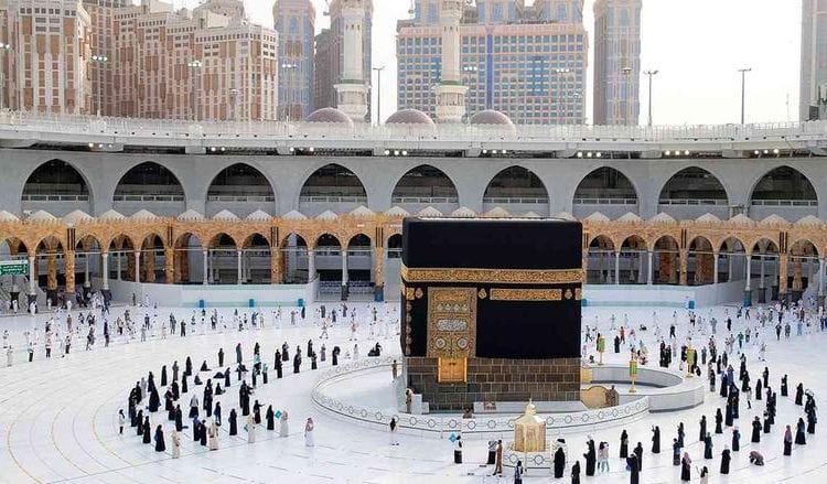 السعودية تطلق أنظمة جديدة لتأشيرات العمرة 2025