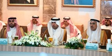 وزير الشؤون البلدية يتفقد مشاريع استثمارية كبرى في الشرقية