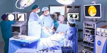 مستشفى الدكتور سليمان الحبيب بالفيحاء ينقذ حياة مريض في السبعينيات من العمر بعملية معقدة وناجحة