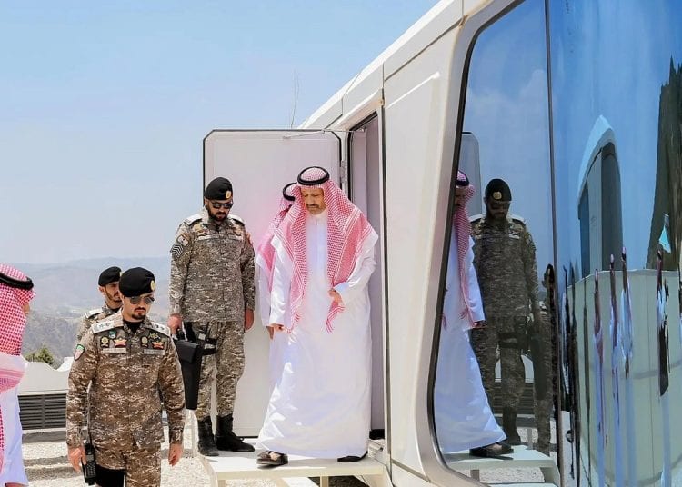 أمير الباحة يتفقد استعدادات الصيف ويشيد بتجربة نُزل الكبسولات في غابة رغدان