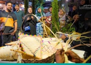 وفد سياحي ماليزي يزور المدينة العالمية بالدمام في المملكة العربية السعودية