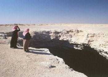 هضبة الصمان وسط الكثبان الرملية لعشاق التخييم والمغامرات البرية.