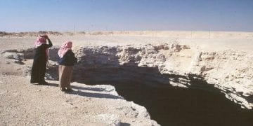 هضبة الصمان وسط الكثبان الرملية لعشاق التخييم والمغامرات البرية.
