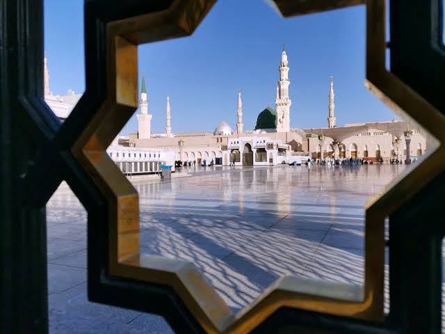“الحج والعمرة” توجه زوار المسجد النبوي بـ 7 آداب شرعية