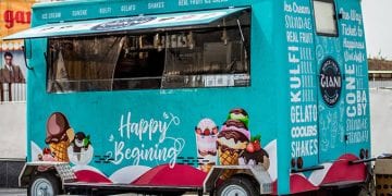 عربة آيس كريم علامة Giani's Ice Cream تعكس تنوع ثقافة الطعام ضمن تجارب سياحة الأطعمة حول العالم