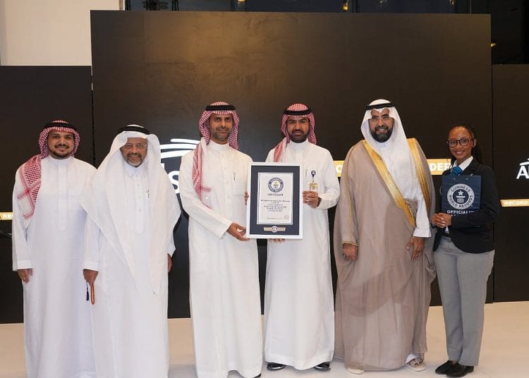 الصرح للسياحة وهي تستلم شهادة موسوعة غينيس كأول شركة سعودية تدخل غينيس