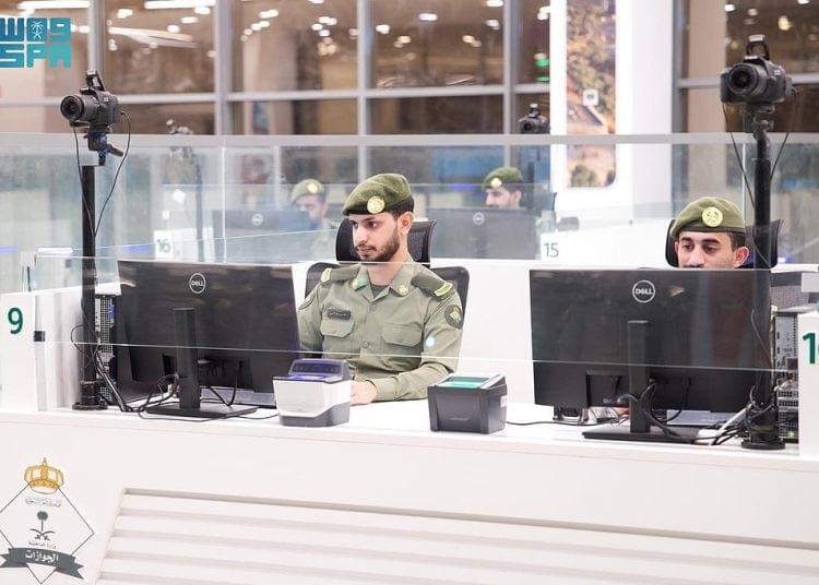 الجوازات تُعلن جاهزيتها الكاملة لاستقبال ضيوف الرحمن القادمين للعمرة لعام 1447هـ