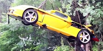 3 ساعات لإنقاذ السيارة الأيقونية.. انقلاب بورش كاريرا GT نادرة في جبال النمسا