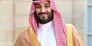 ولي العهد الأمير محمد بن سلمان يهنئ رئيس فرنسا بذكرى اليوم الوطني لبلاده