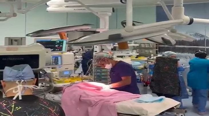 نجاح المرحلتين الأولى والثانية من فصل التوأم السيامي السوري “سيلين وإيلين” بمستشفى الملك عبدالله التخصصي