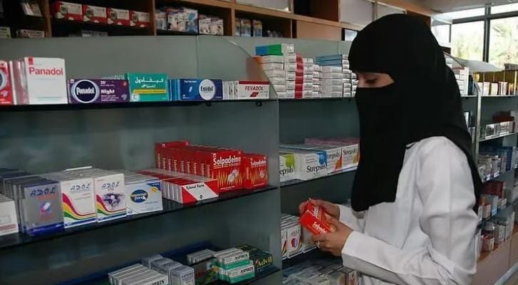 توطين مهنة الصيدلة يدخل حيز التنفيذ في السعودية.. تفاصيل الدليل الإجرائي المحدث