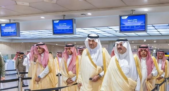 الأمير سعود بن نايف يدشّن البوابات الإلكترونية في مطار الملك فهد الدولي