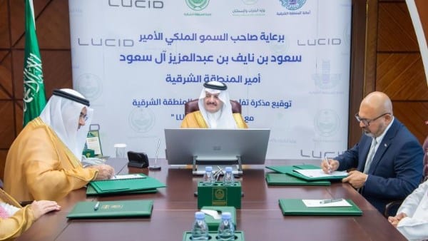 جانب من توقيع الاتفاقية