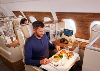 احذر هذه الأطعمة قبل السفر.. ماذا تأكل قبل الطيران لتتجنب المتاعب؟