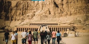 مصر تُقرر معاملة السائح العربي كالأجنبي في رسوم المناطق الأثرية بدءًا من 2026