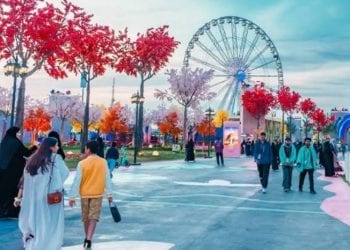 سياح في السعودية ضمن نمو الإنفاق السياحي خلال 2025
