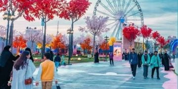 سياح في السعودية ضمن نمو الإنفاق السياحي خلال 2025