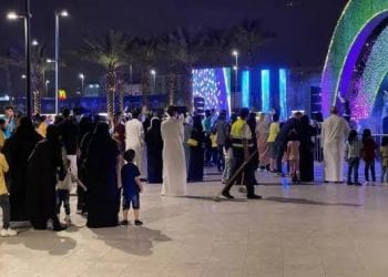 زوار يستمتعون بفعاليات موسم جدة 2025 الترفيهية والثقافية