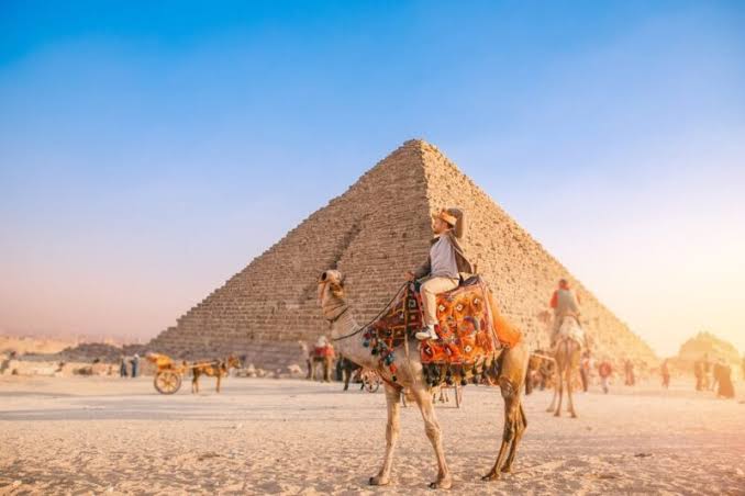 السعودية تتصدر السياحة العربية إلى القاهرة وترفع نسب الإشغال في يوليو 2025