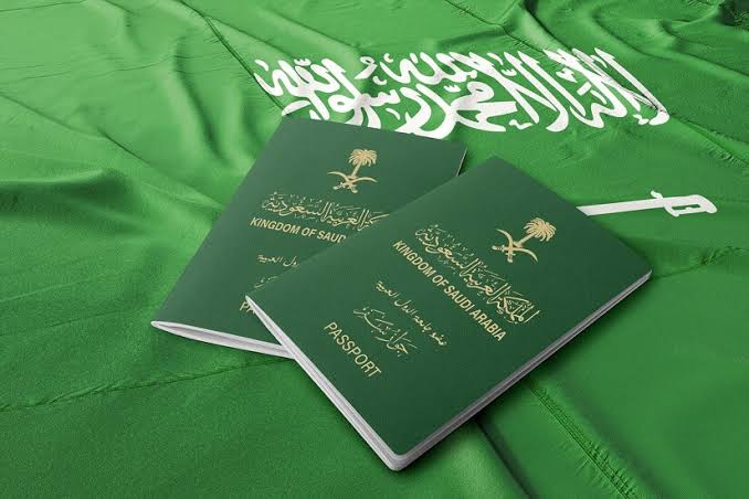 كيف تجدد جواز سفر أحد أفراد أسرتك عبر منصة “أبشر”؟